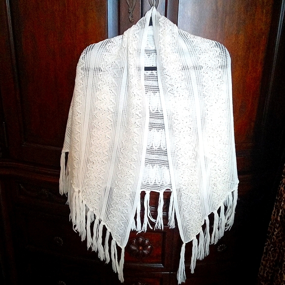 Vintage Knit Shawl with Golden Thread Chevron Pattern - Picture 6 of 9